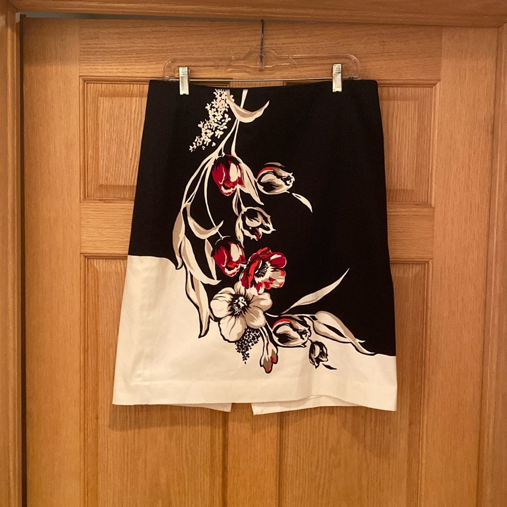 White House Black Market printed pencil skirt